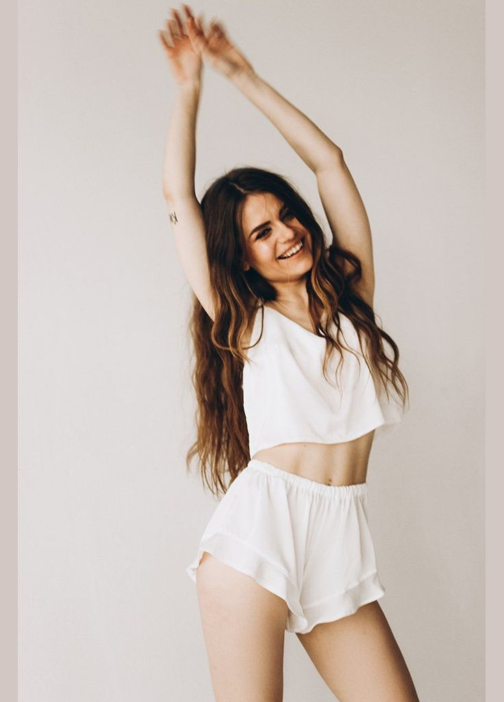 Молочная молочная шелковая пижама с рюшами kari shop atelier (146pj-20ss-mi) Ova Ova Brand