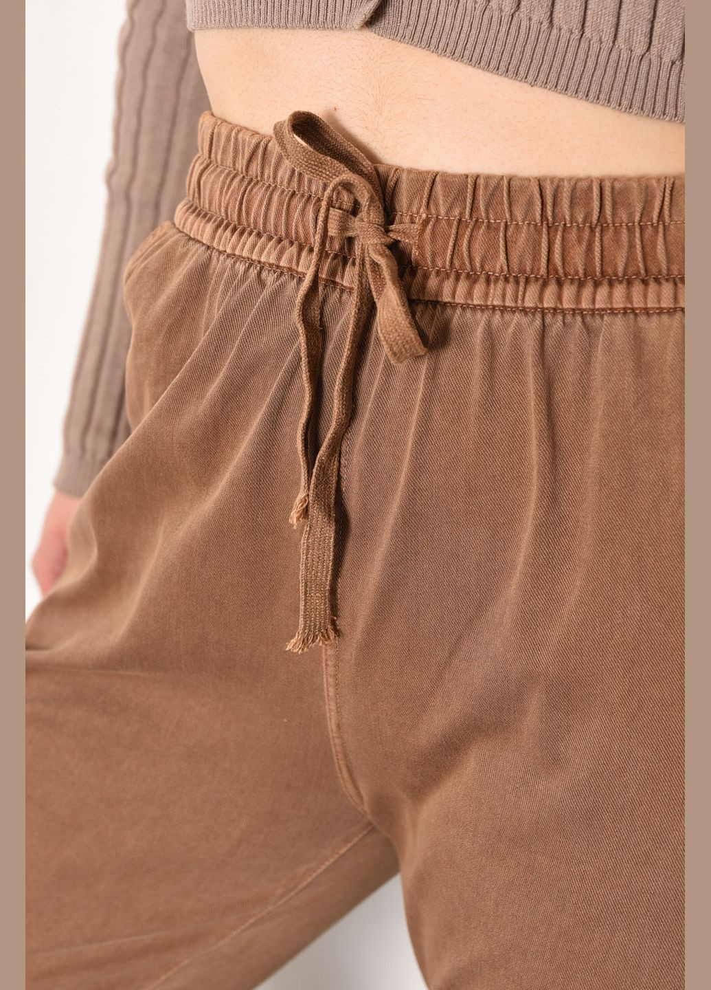 Джинси жіночі напівбатальні прямі коричневого кольору Let's Shop - (285692185)