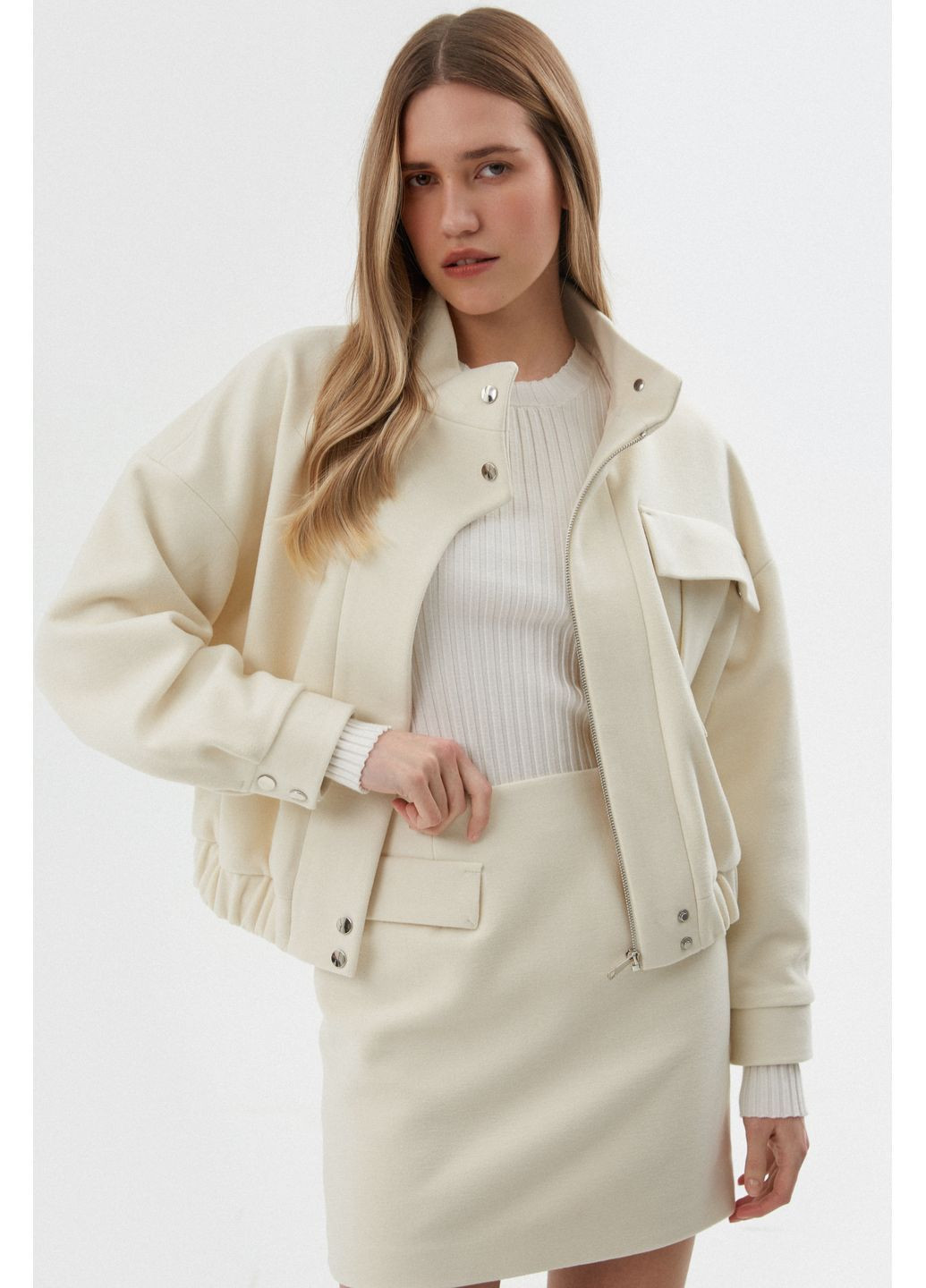 Светло-бежевая демисезонная куртка, цвет молочный Estro