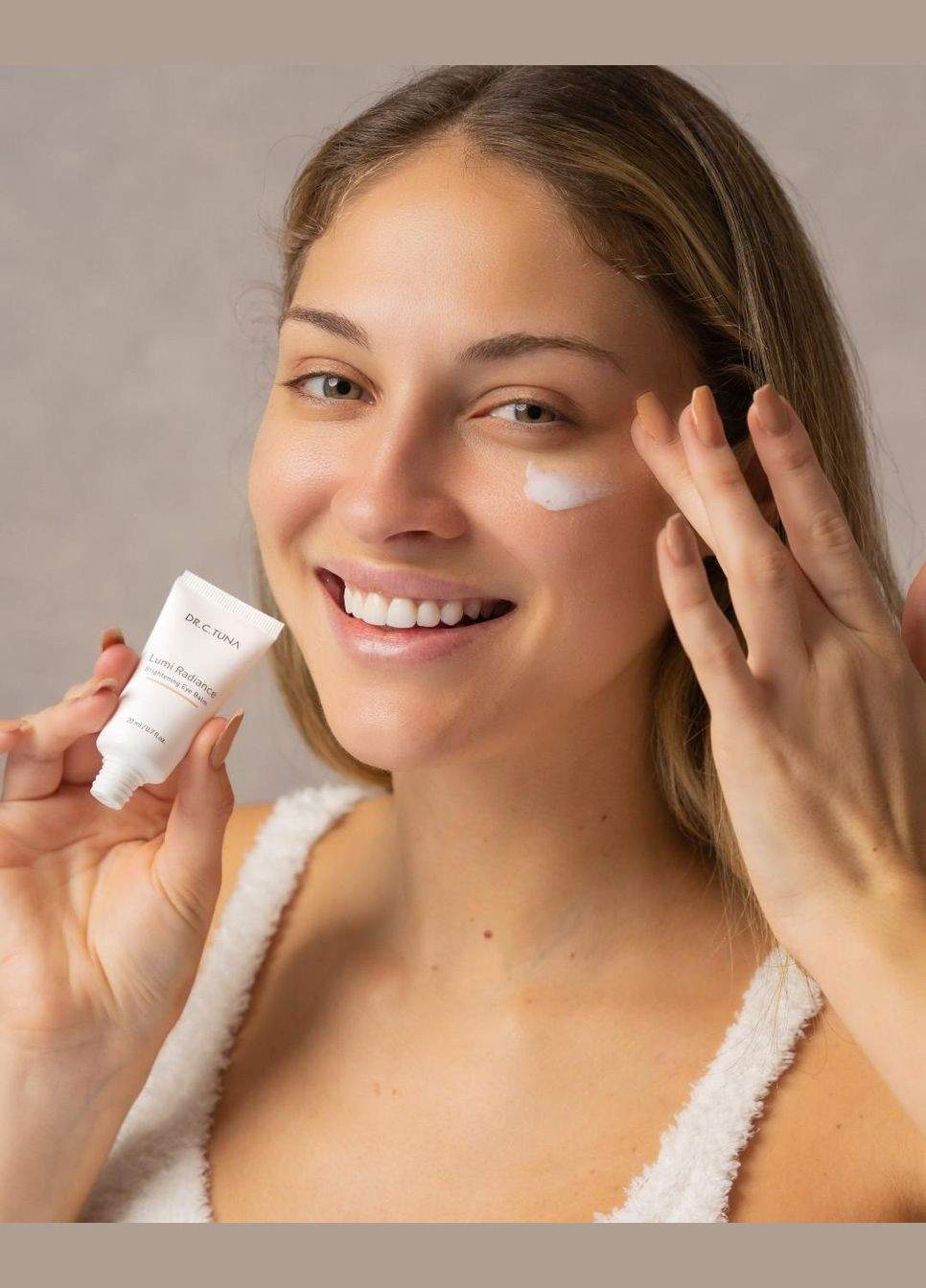 Отбеливающий крем вокруг глаз Lumi Radiance Dr. C.Tuna 20 мл Farmasi (294946703)