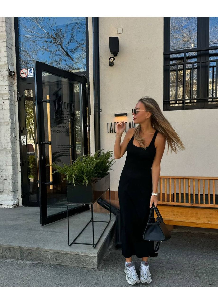 Чорна вечірня жіноча сукня-максі з лаконічним кроєм з відкритими плечима, з відкритою спиною Україна однотонна