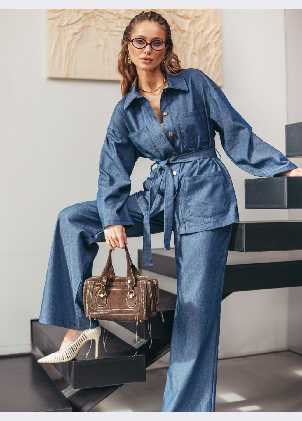 брючний костюм синього кольору з сорочкою Dressa (324560186)