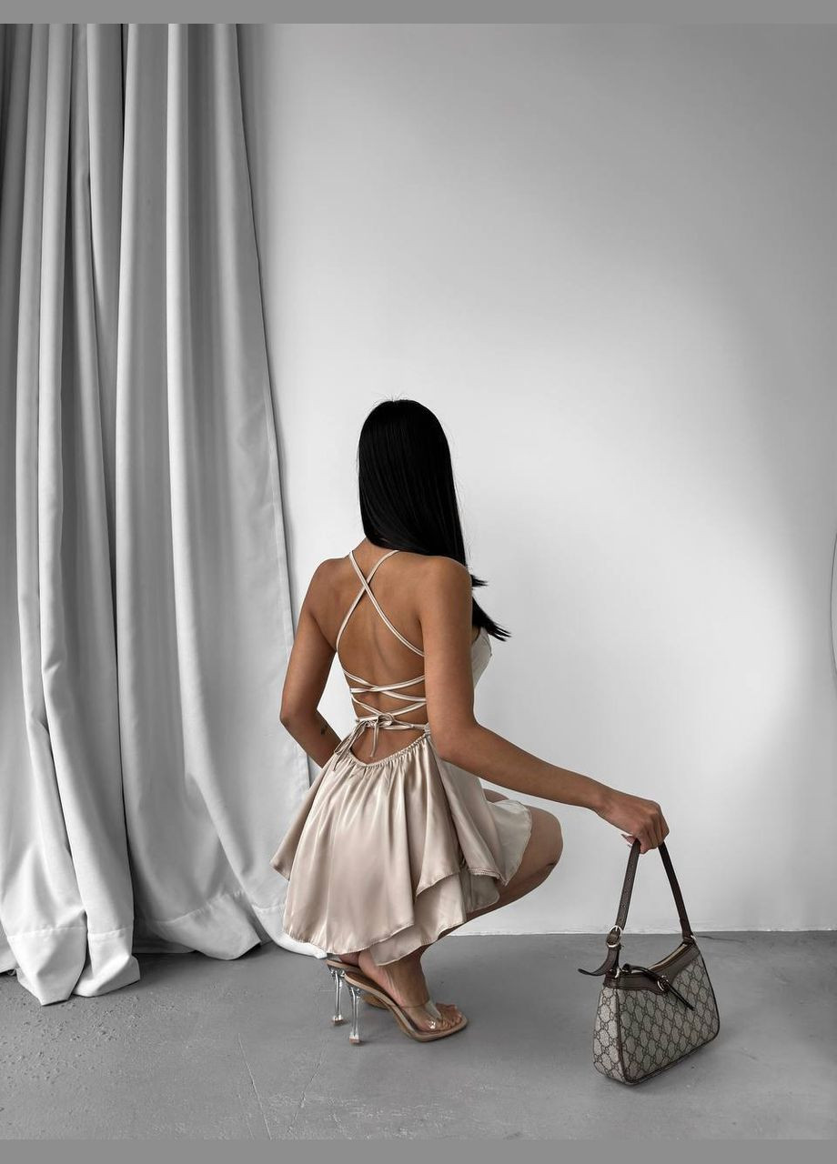 Жіночий шовковий комбінезон-шорти на тонких бретелях MonCher комбінезон-шорти бежевий штучний шовк