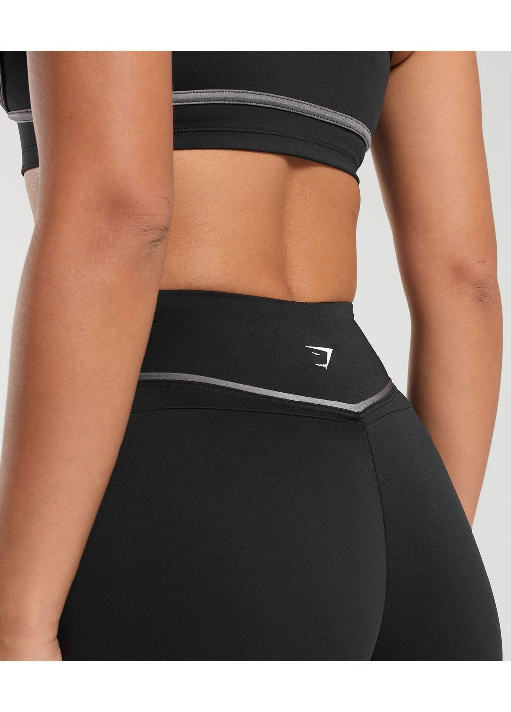 Спортивные шорты Gymshark Contour W B6A8R-BCJH (369473588)