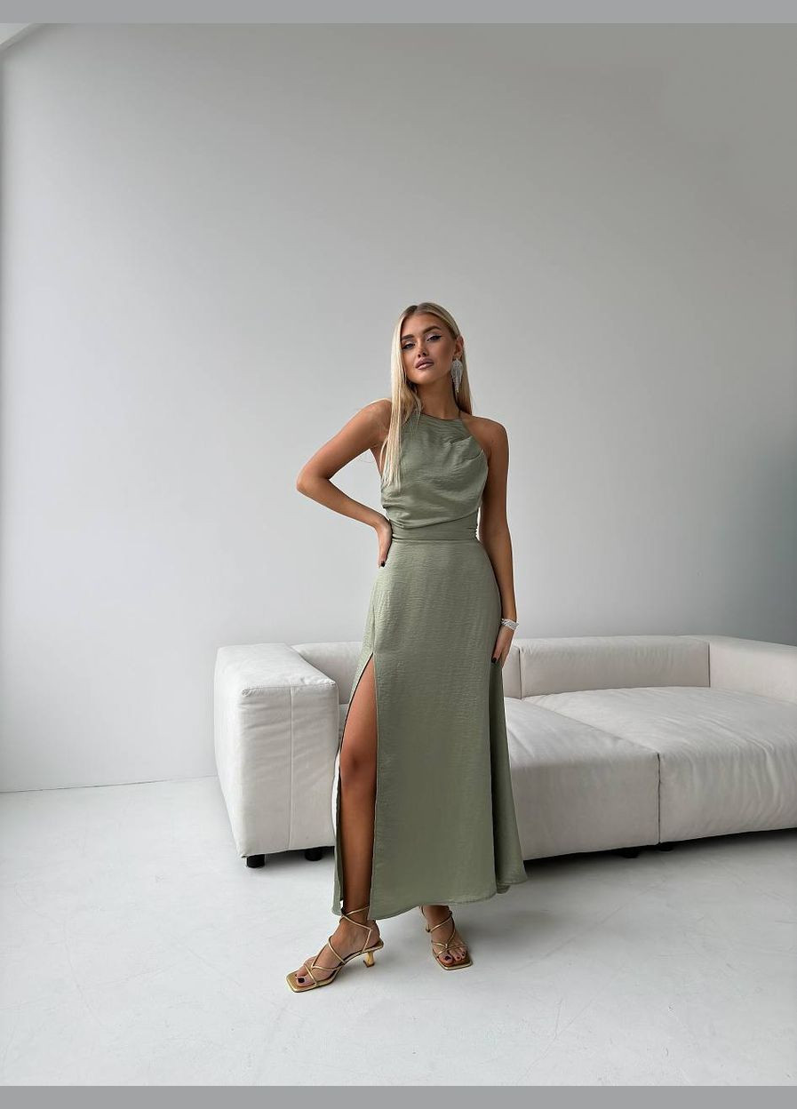 Оливковое красивое длинное оливковое платье с открытой спиной на завязках, летнее платье без рукава из качественного жатого шёлка No Brand