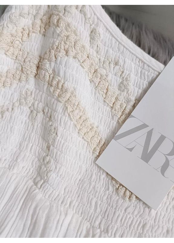 Белое платье из хлопкового муслина с вышивкой Zara