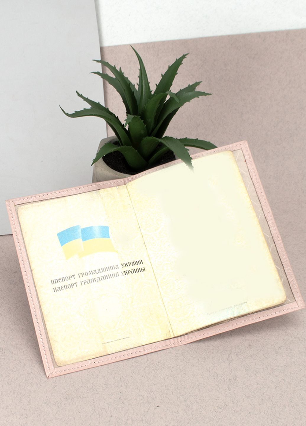 Обложка на паспорт кожаная 07115 розовые цветы HandyCover (280917996)