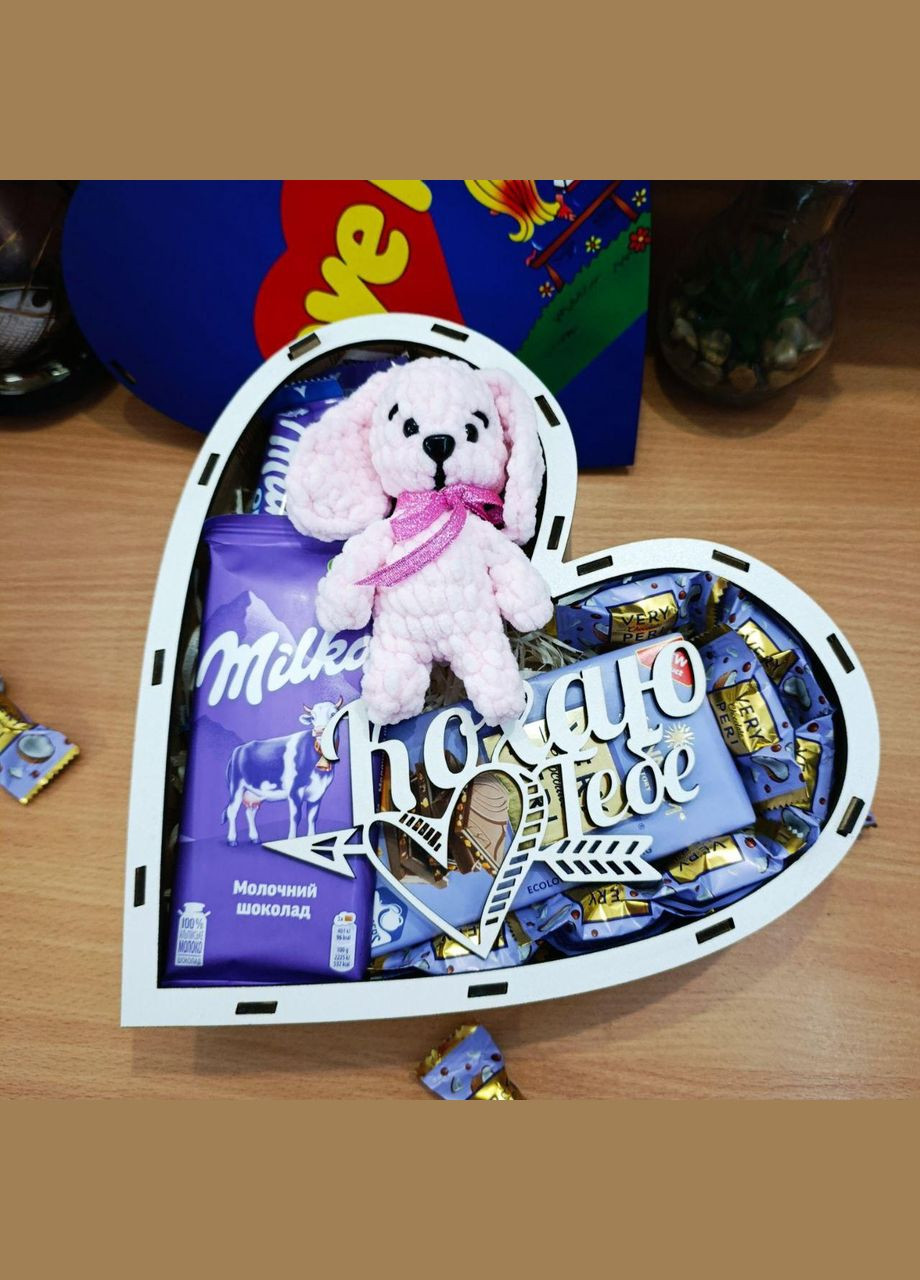 Подарунковий бокс серце з принтом «Love is...» (ar162) No Brand (317333436)