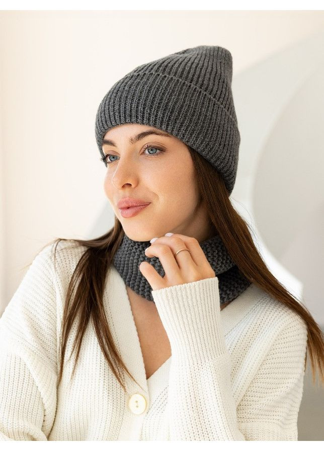 Жіноча в’язана шапка і хомут набір 2 вовна 20% з відворотом Сірий No Brand (361309631)