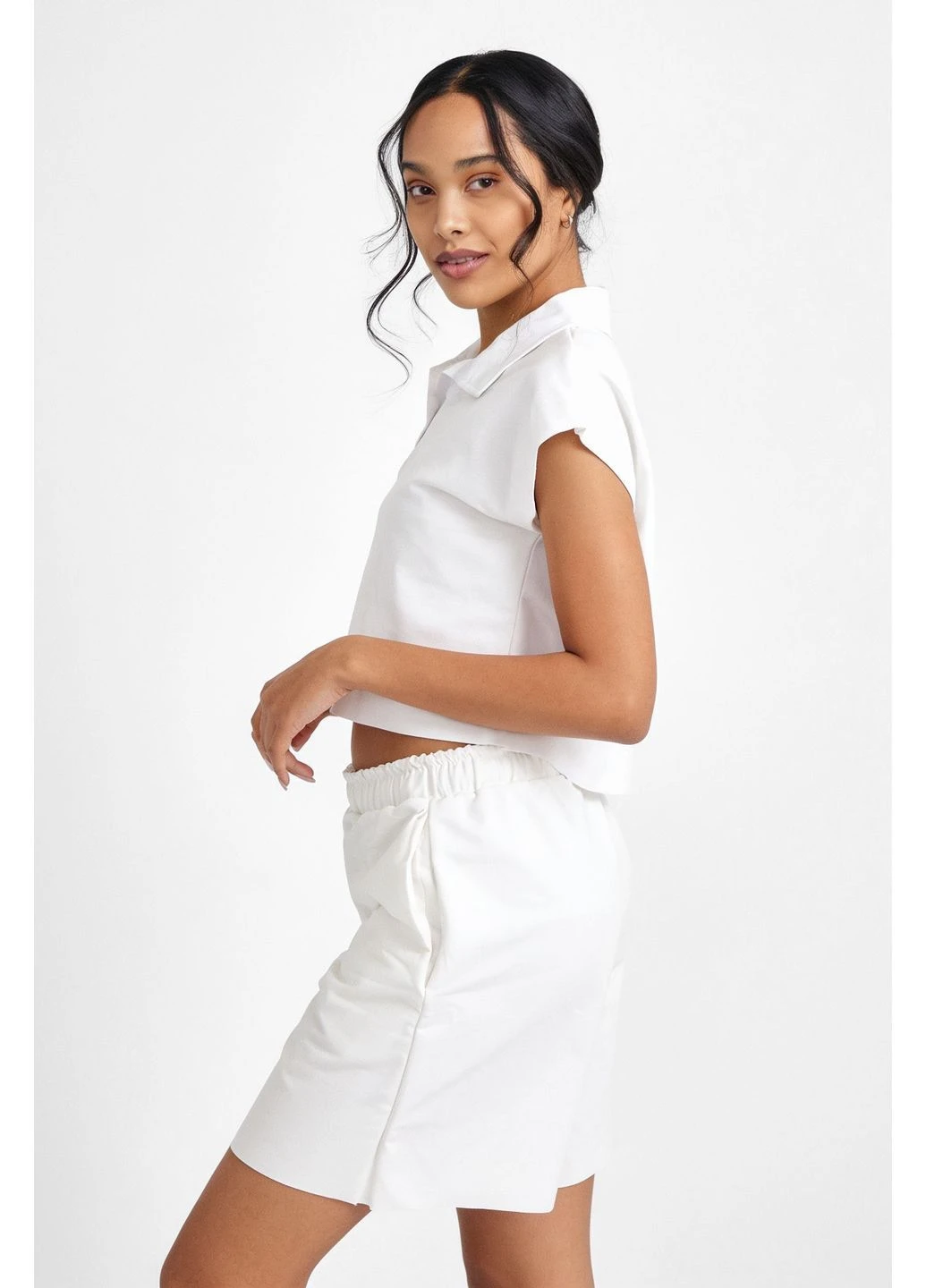 Костюм жіночий однотонний білого кольору Let's Shop (398923358)