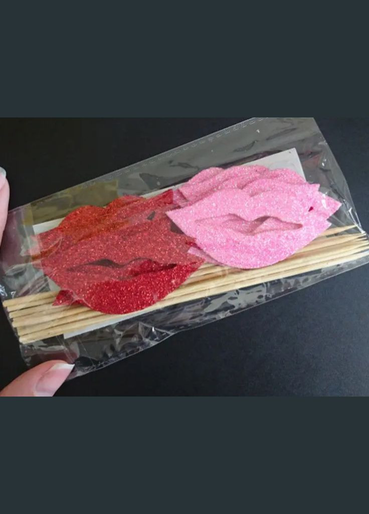 Фотобутафория Губы 10 штук 75 на 35 мм красно-розовый Jannet фотобутофория (333969050)