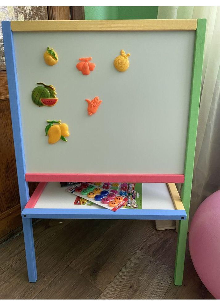Мольберт дитячий двосторонній різнокольоровий не магнітний, дошка для малювання крейдою та крейдяними маркерами з двох сторін. Масяня (361259051)