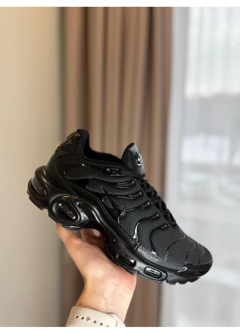 Чорні кросівки чоловічі nike air max plus tn black найк аір макс тн плюс чорні демісезон No Brand