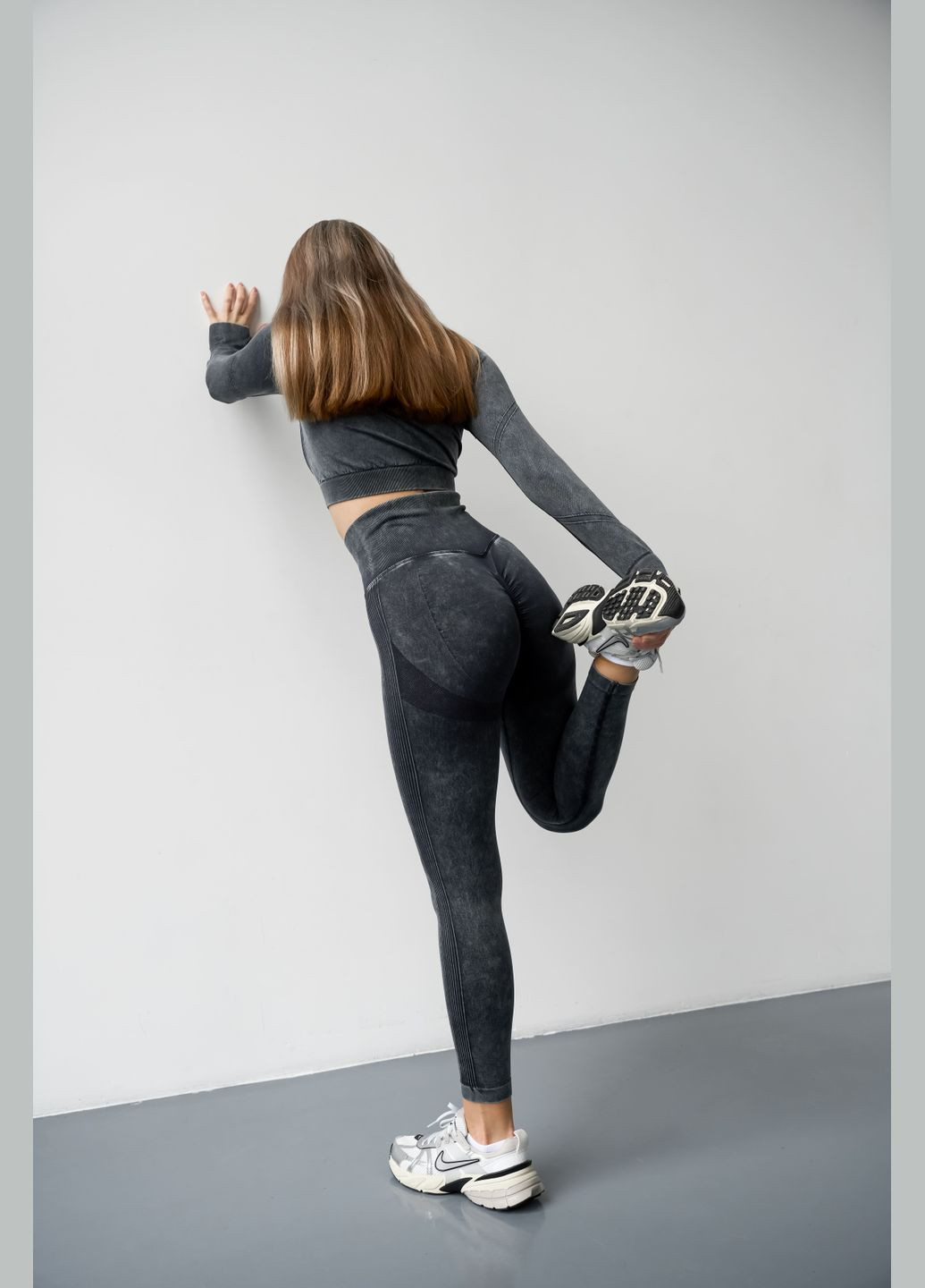 Спортивний жіночий костюм-двійка з ефектом виварювання (рашгард + легінси) для фітнесу та йоги PUSH UP Графіт Wow Костюм-двійка з рашгардом (303356561)