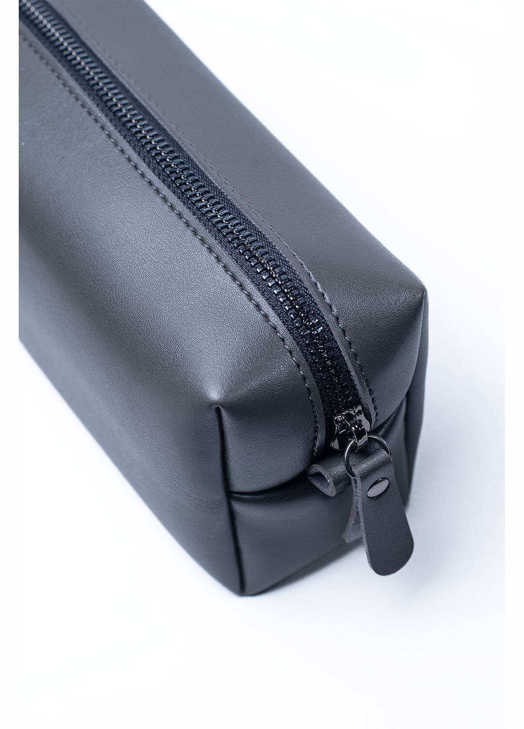 Косметичка з екошкіри сірого кольору VOLMAS (316302492)