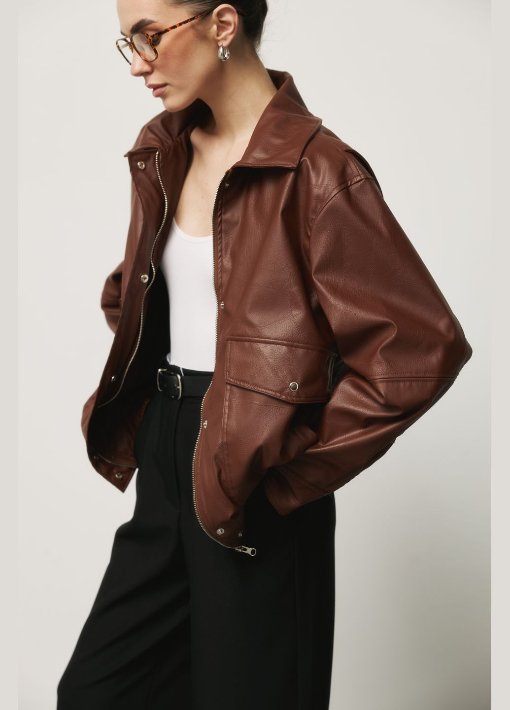 Коричнева демісезонна жіноча куртка коротка шкірзам коричнева ZF inspire