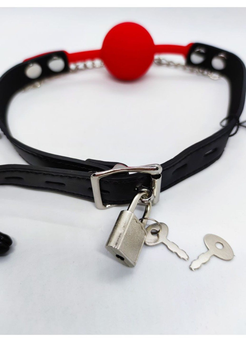 Кляп с зажимами на соски Locking gag with nipple clamps black/red DS Fetish (292011423)