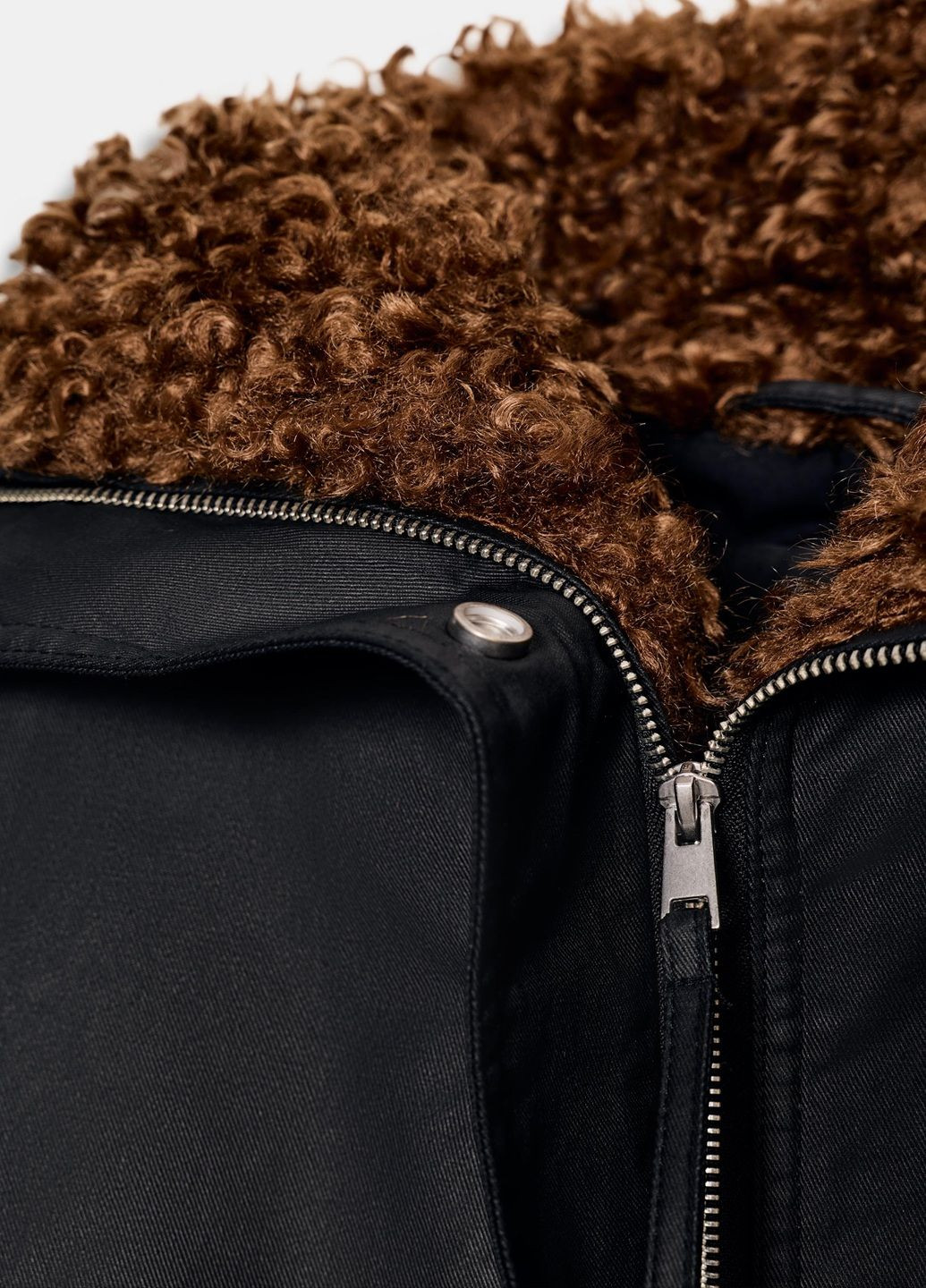 Черная демисезонная куртка Zara