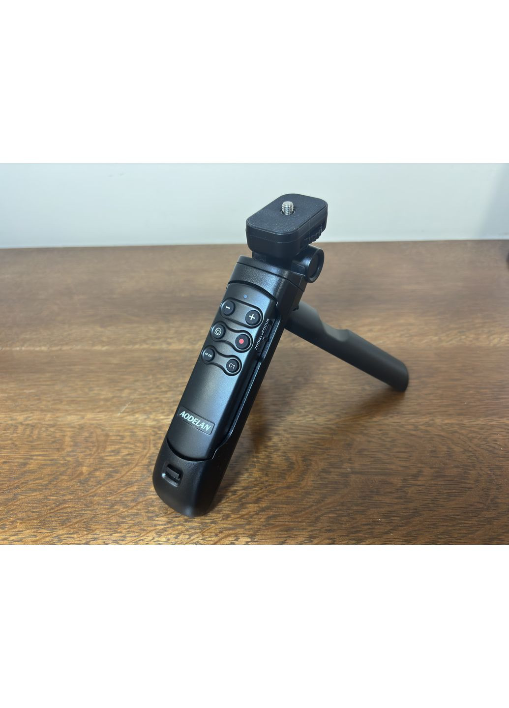 Беспроводной штатив-рукоятка AODELAN Tripod Grib с дистанционным управлением для видеоблогов No Brand (351372186)