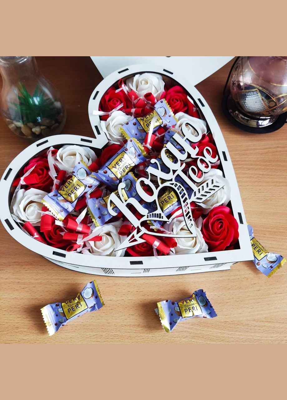 Подарунковий бокс для дівчини з цукерками та 101 причиною «Чому я тебе люблю» (ar155) No Brand (317171295)