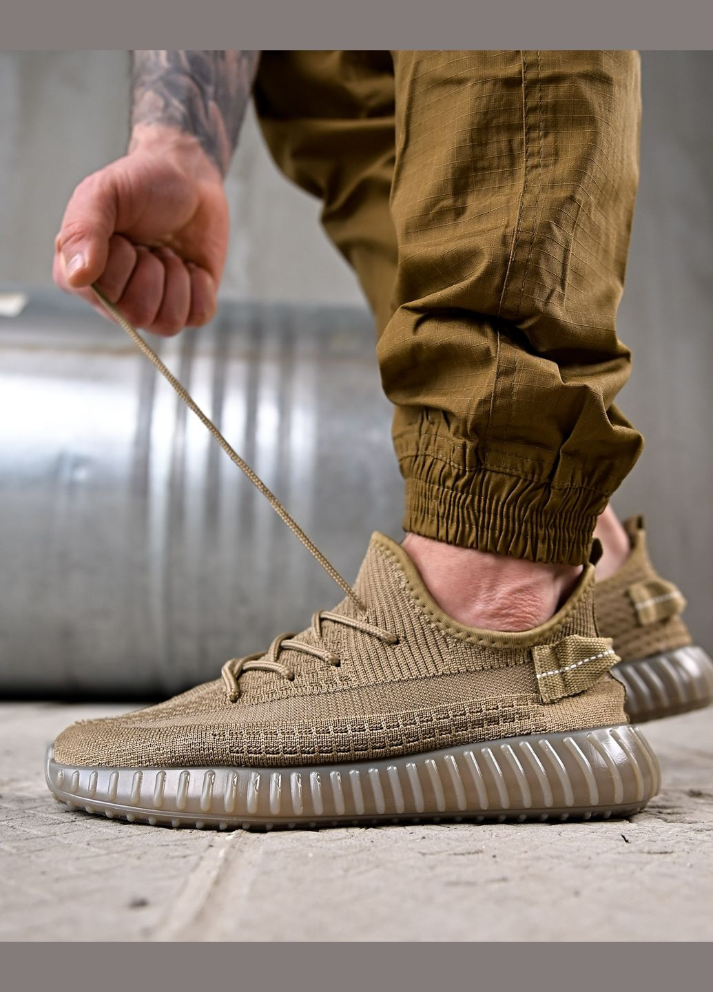 Коричневые демисезонные стильные мужские легкие кроссовки изи коричневые Freedom