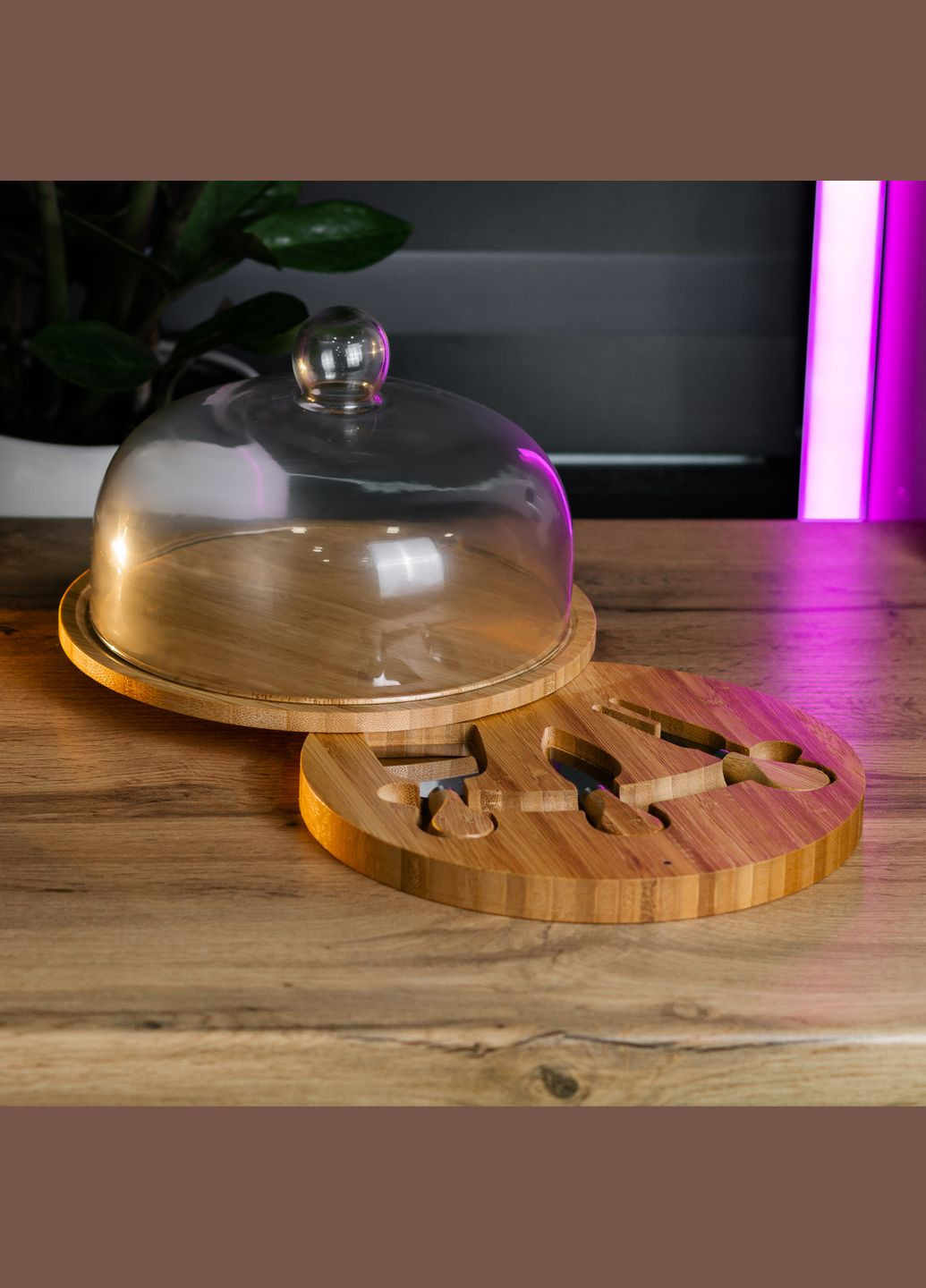 Дошка для подачі сиру з ножами та ковпаком Yiwu (328603855)