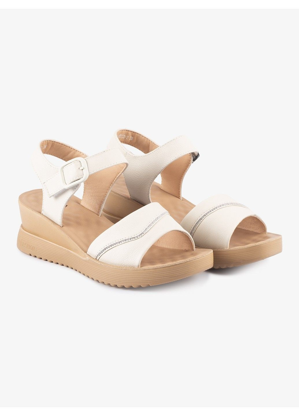 Молочные женские босоножки 1101253 Buts с ремешком