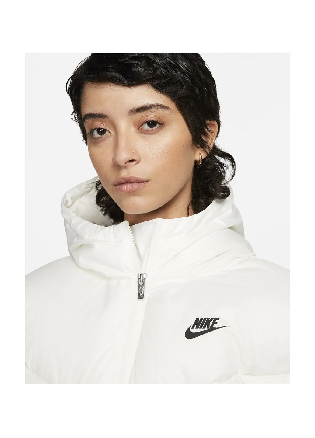 Біла куртка жіноча sportswear storm-fit windrunner white dq5903-133 Nike
