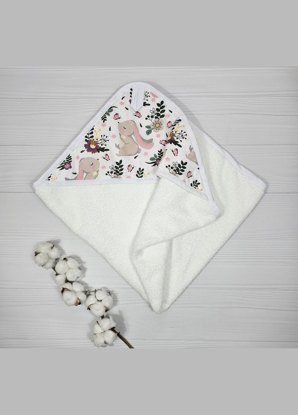 Рушник куточок a.l.babybox Зайчики на галявині 80х80 Білий No Brand малюнок білий