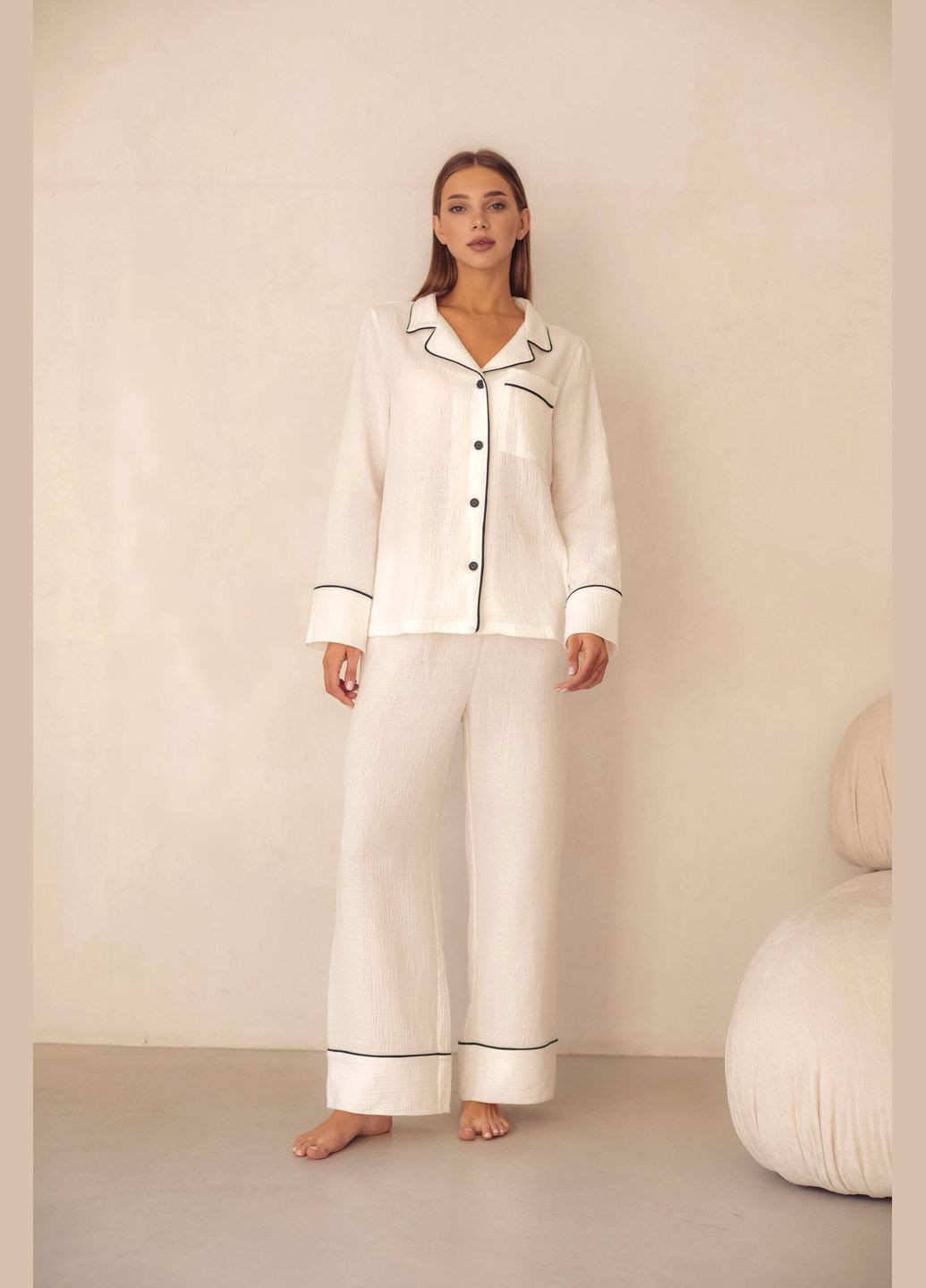 Белая всесезон женская муслиновая пижама cosy с черным кантом белый кофта + брюки No Brand