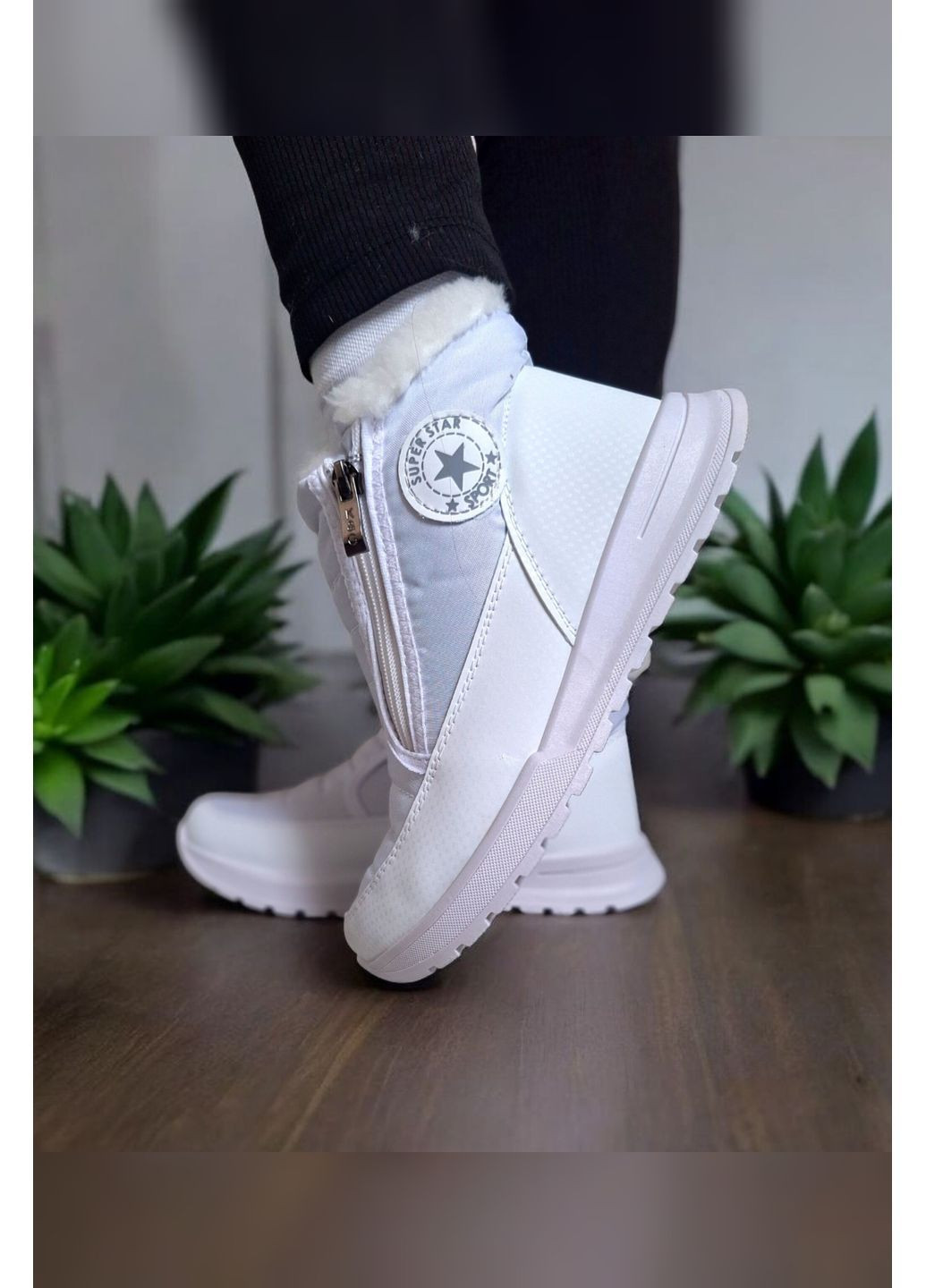 Жіночі зимові короткі білі дутики на хутрі теплі з блискавкою Viki Дутики (366422168)