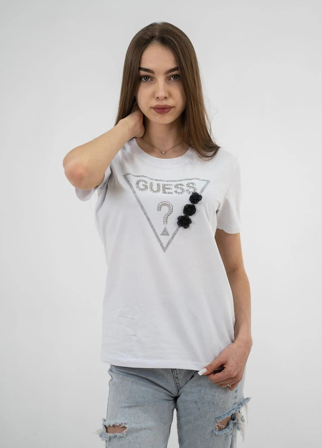 Белая летняя футболка женская летняя с рисунком Guess