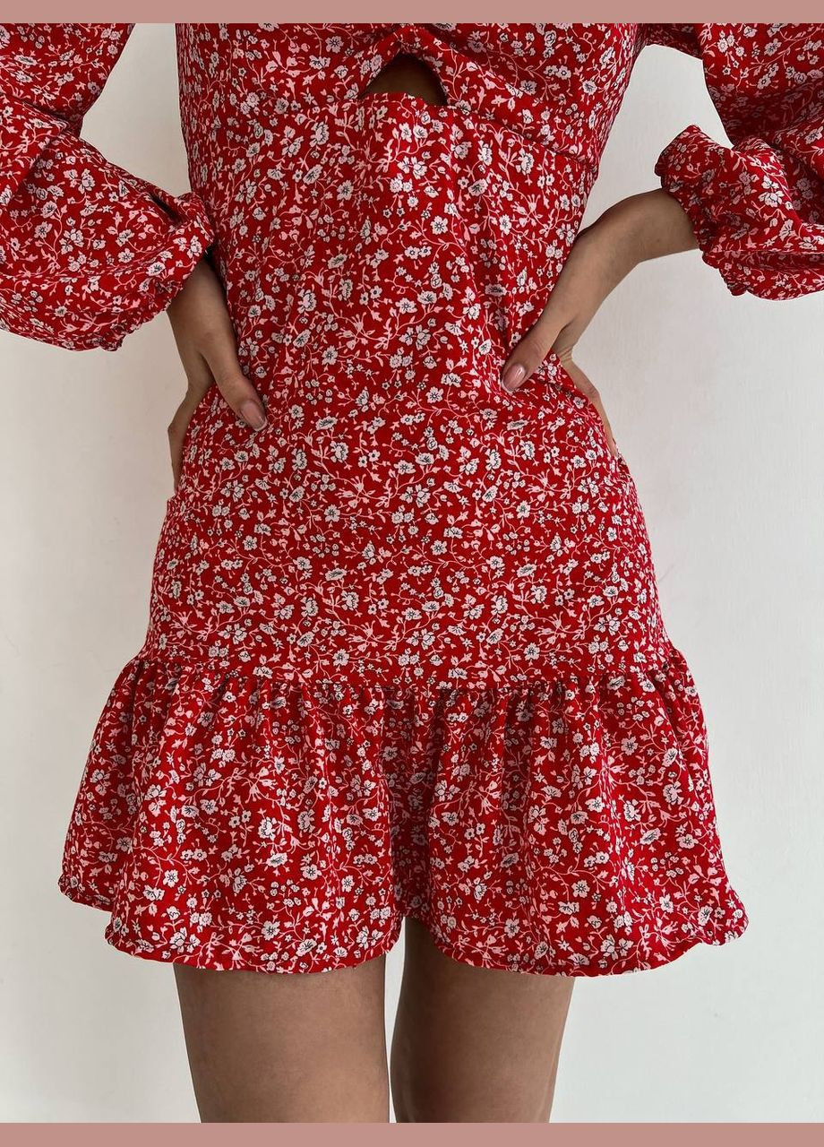 Красное красивое короткое летнее платье из софта в цветочном принте с открытым декольте, платье с длинным рукавом и вырезом под грудью No Brand