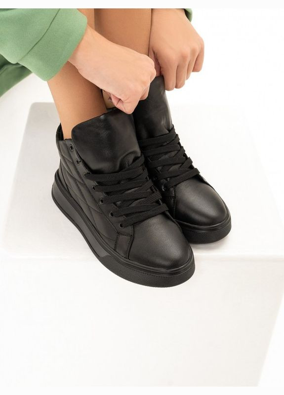Зимние черные ботинки со стеганой вставкой ISSA PLUS