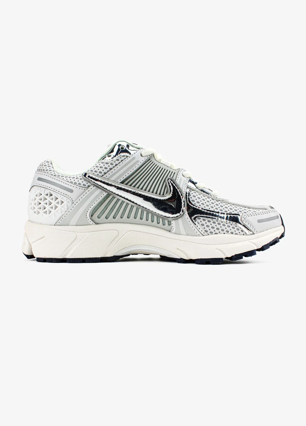 Серые всесезонные кроссовки мужские и женские nike air zoom vomero 5 dust metallic silver gray | найк аир зум вомеро 5 серые No Brand