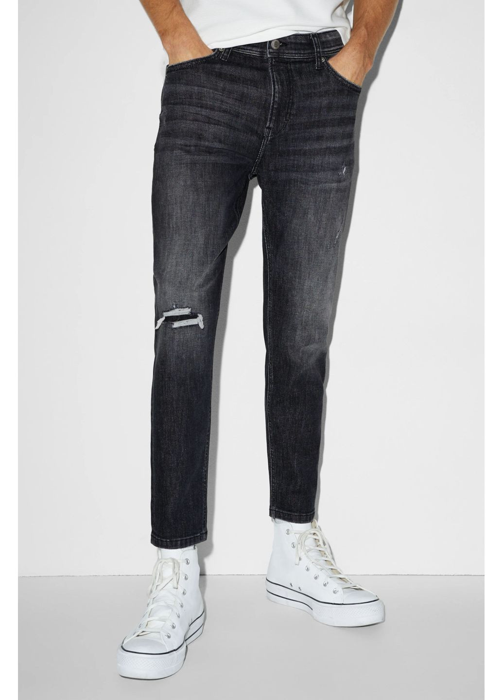 Серые демисезонные джинсы carrot C&A