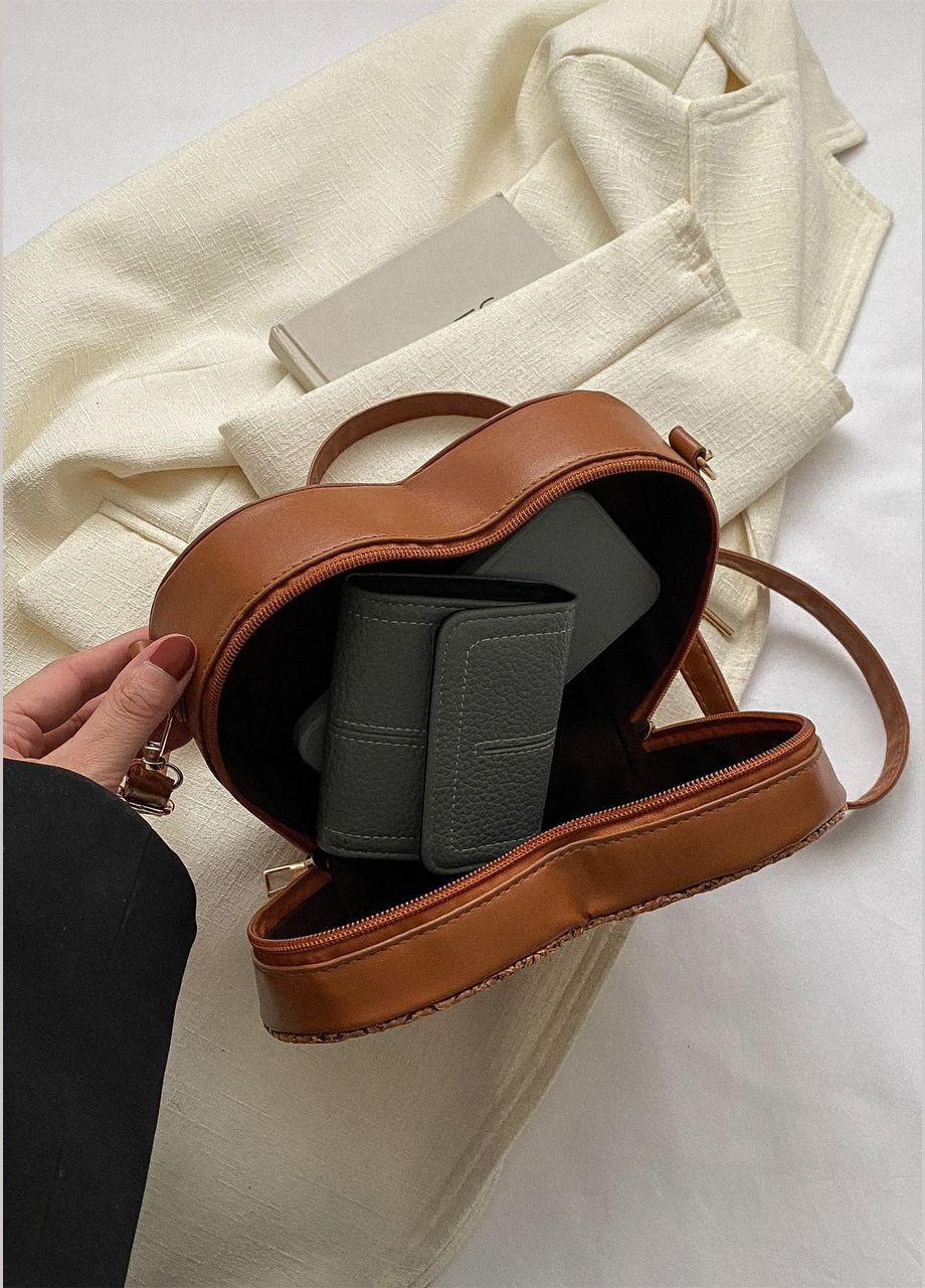 Жіноча сумка 8270 крос-боді Серце коричнева No Brand (303323035)