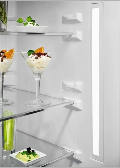 Холодильник с нижн. мороз. камерою Electrolux (315602923)