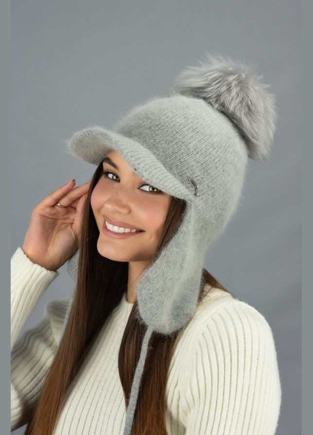 Жіноча в'язана вушанка з козирком та бубоном Альба Braxton (325403912)