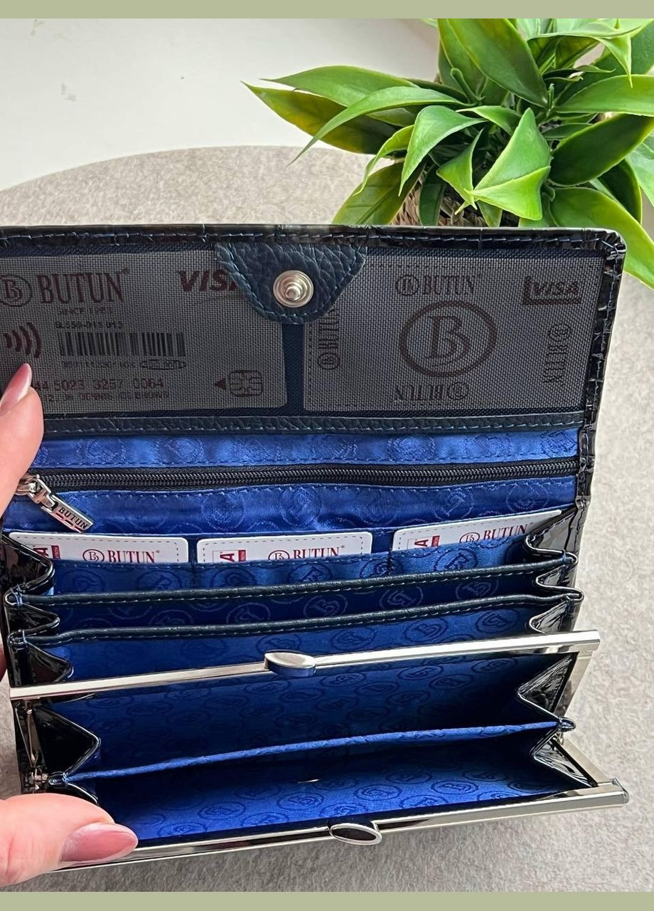 Жіночий гаманець Туреччина натуральна шкіра лак на кнопці з монетницею-фермуаром всередині чорний з синім всередині Butun (341323150)