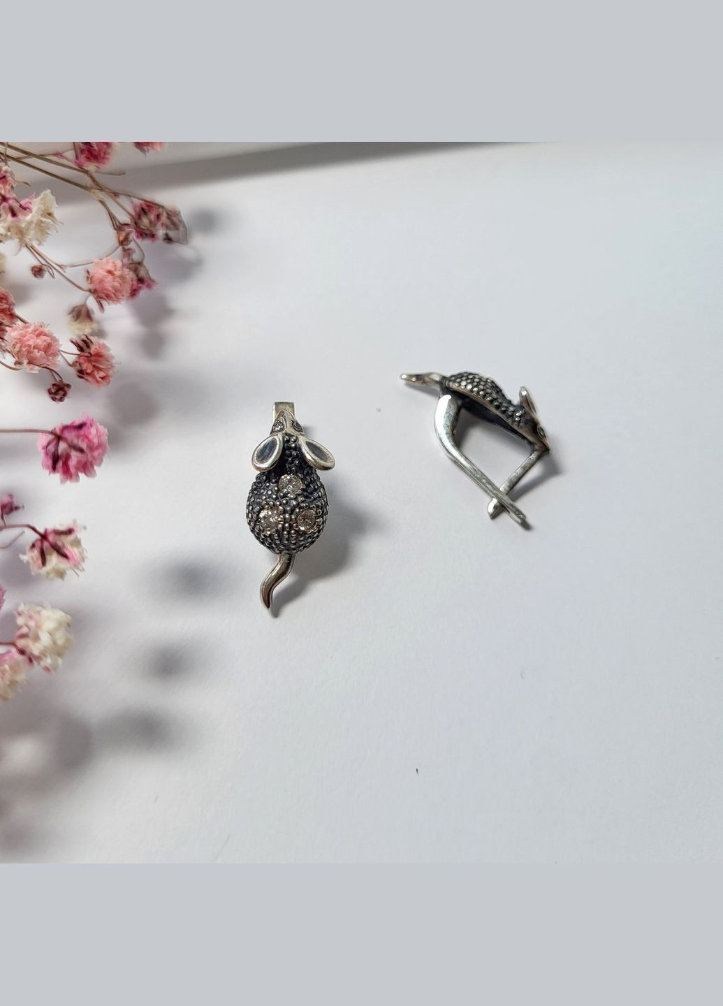 Серебряные серёжки серьги Мышки с Белыми камнями серебро 925 пробы Черненное 2454 4.20г No Brand (306742759)