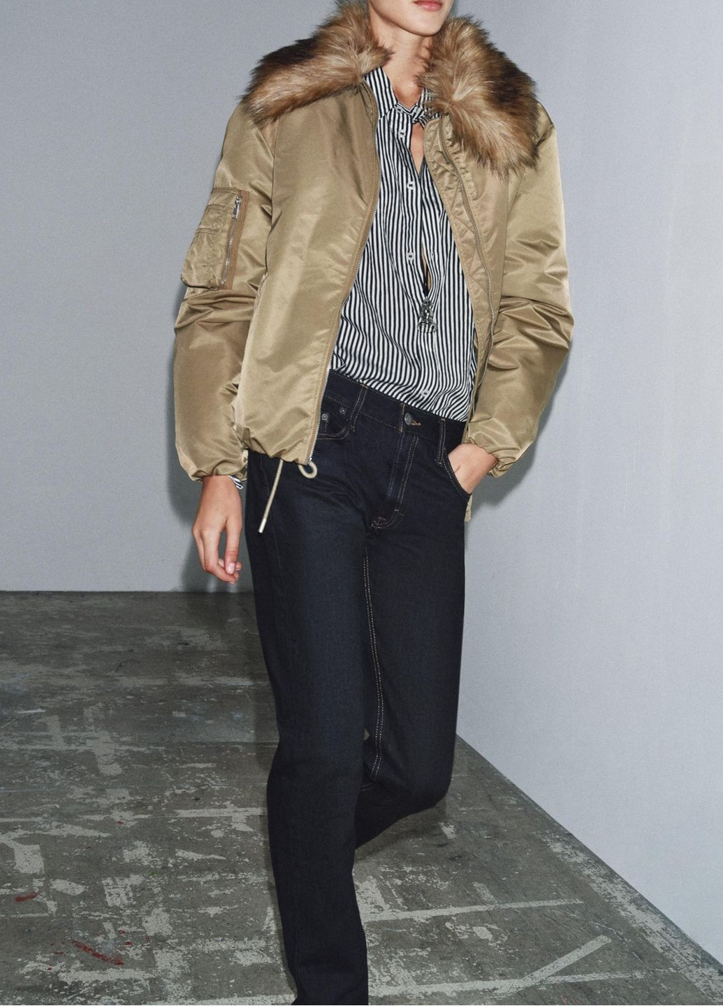 Оливкова демісезонна куртка Zara