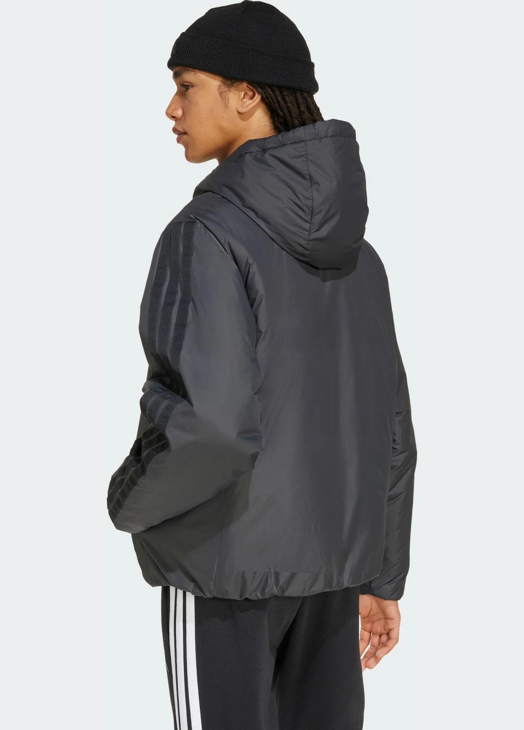 Черная демисезонная куртка essentials climawarm 3-stripes insulated hooded adidas