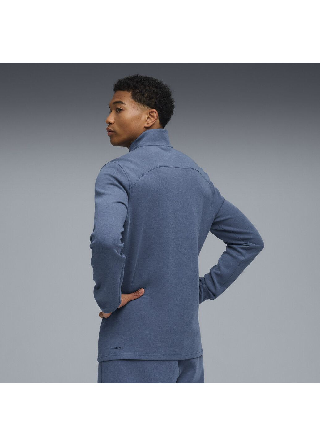 Синий демисезонный спортивный лонгслив Puma однотонный