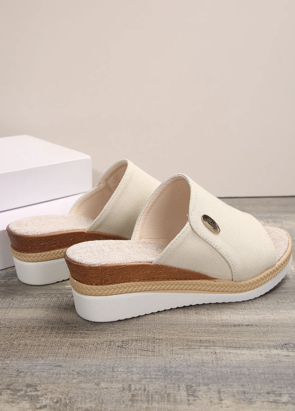 Жіночі шльопанці на танкетці No Brand (360885293)