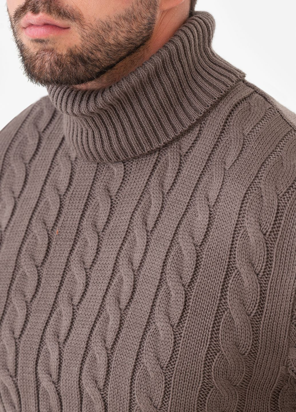 Кавовий зимовий чоловічий джемпер з об'ємною в'язкою «коси» та високим коміром. SVTR