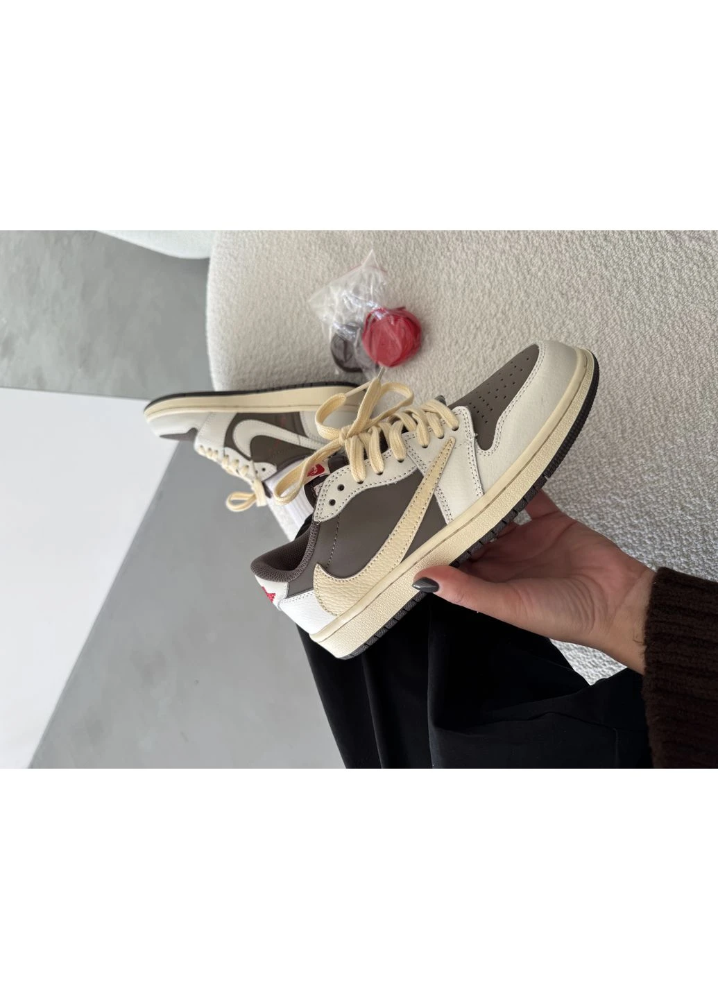 КРОСІВКИ ЖІНОЧІ NIKE AIR JORDAN 1 LOW X TRAVIS SCOTT BEIGE/GRAY НАЙК АІР ДЖОРДАН СІРІ No Brand сірі демісезони (392033014)
