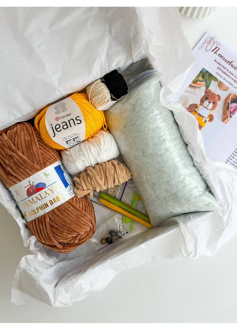 Набір для в'язання з покроковою інструкцією "Ведмедик в одязі " (20 см) No Brand (352474103)