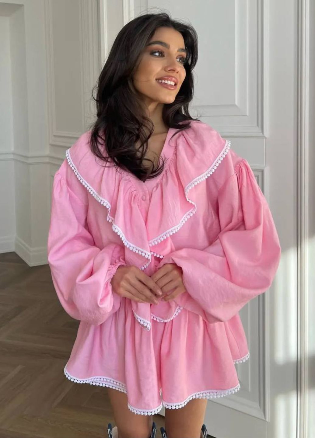 Жіночий костюм із софту з мереживом, сорочка на гудзиках та спідниця-шорти Allthings (325429556)