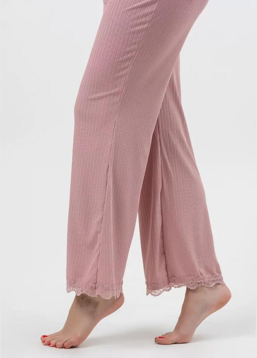 Розовая всесезон женская пижама двойка с топом на тонких бретелях + брюки свободного кроя пижамный комплект в рубчик с кружевной отделкой майка + брюки Cindylove